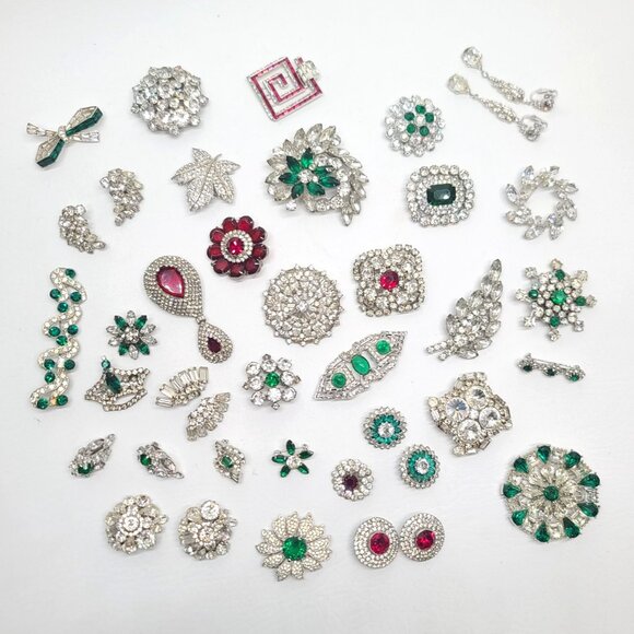 Large green clear rhinestone floral starburst brooch, Christmas NY Collection - Picture 8 of 8